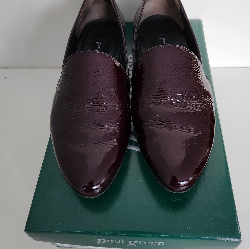 Paul Green Women's Naomi Burgundy Crinkle Patent Leather Loafers   Size 6